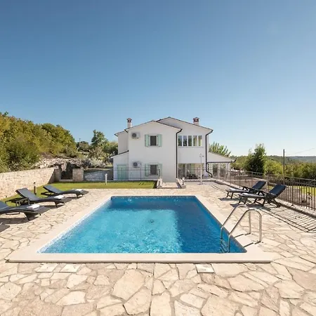 Beautiful Mare With Sea View And Summer Kitchen