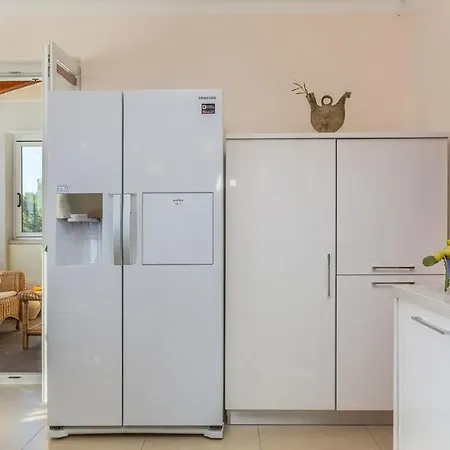 Beautiful Mare With Sea View And Summer Kitchen