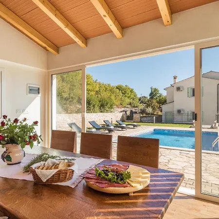 Beautiful Mare With Sea View And Summer Kitchen *
