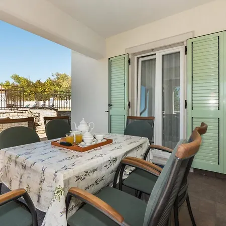 Beautiful Mare With Sea View And Summer Kitchen Trget